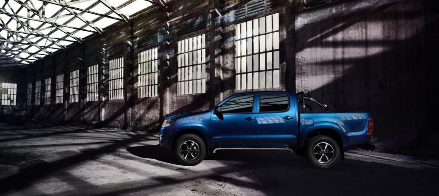  Toyota HiLux Invincible 2013 года  (фото 10 из 15)